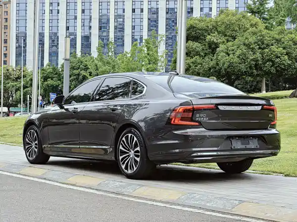 Volvo S90 2023