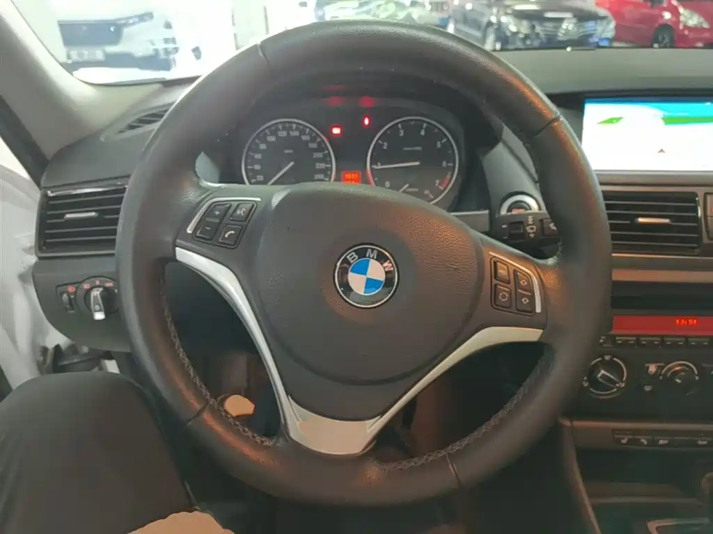 BMW X1 2015 — фото 11