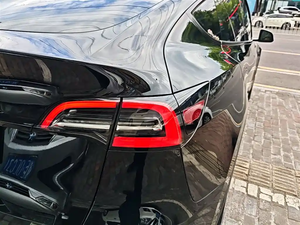 Tesla Model Y 2023 — фото 8