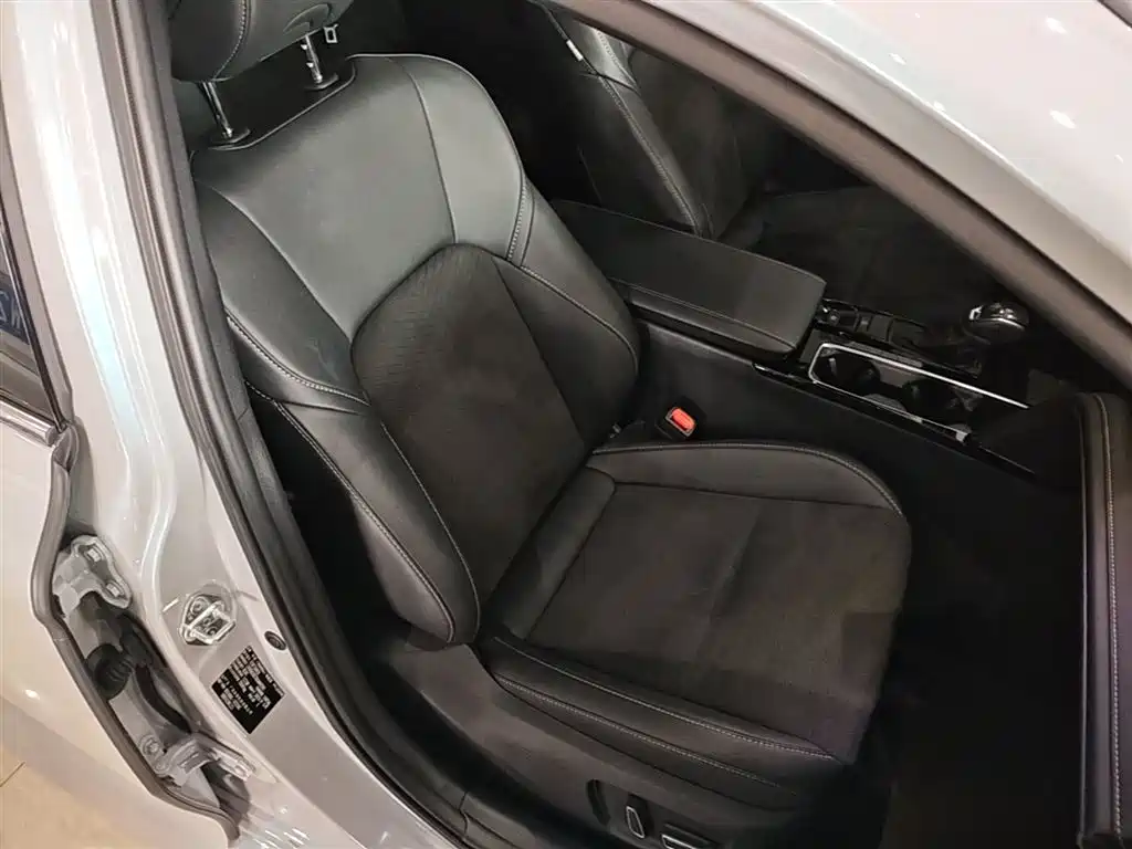 Toyota Camry 2024 — фото 25