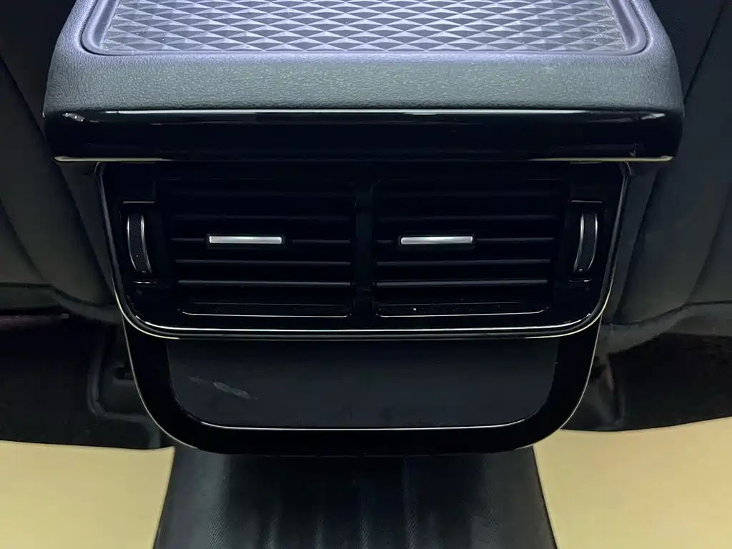 Land Rover Evoque 2023 — фото 19