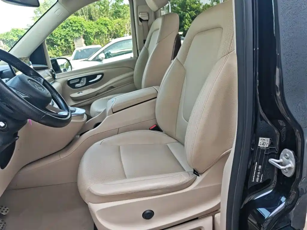 Mercedes-Benz V-Class 2022 — фото 15