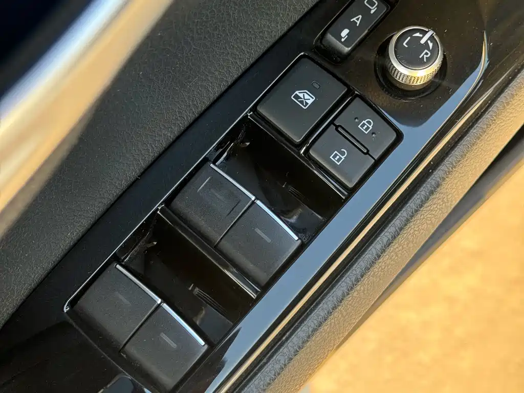 Toyota Camry 2021 — фото 7