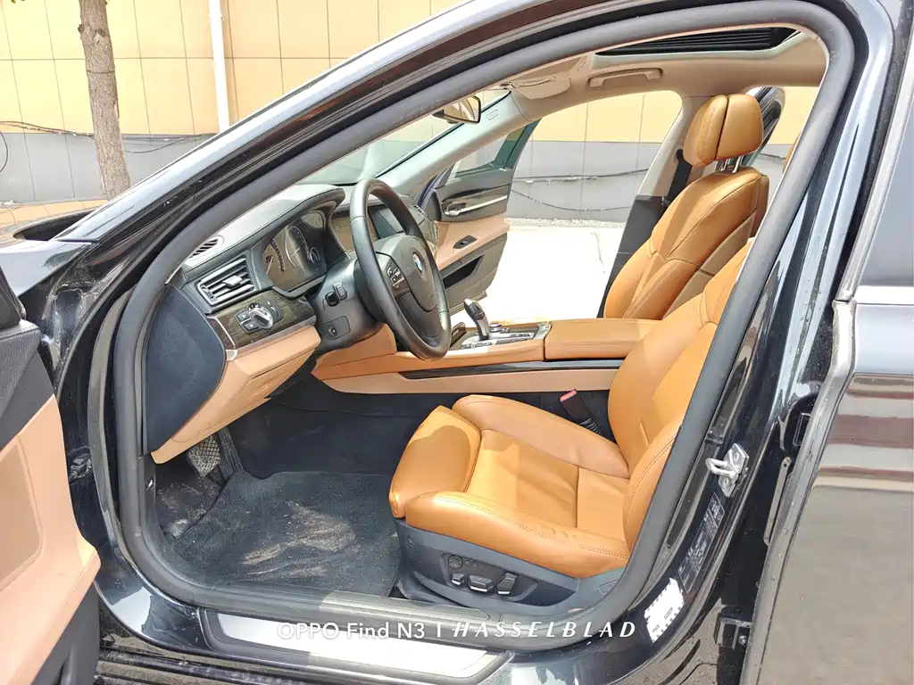 BMW 7 Series 2012 — фото 17
