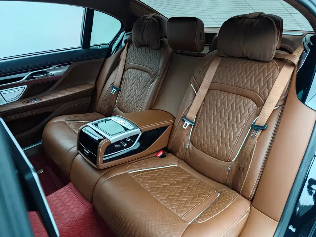 BMW 7 Series 2019 — фото 12