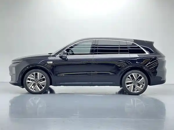 Li Auto L6 2025