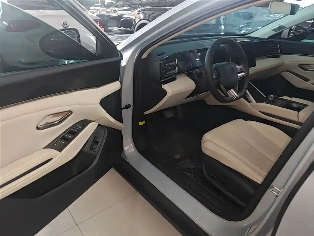 BYD Qin L 2024 — фото 16