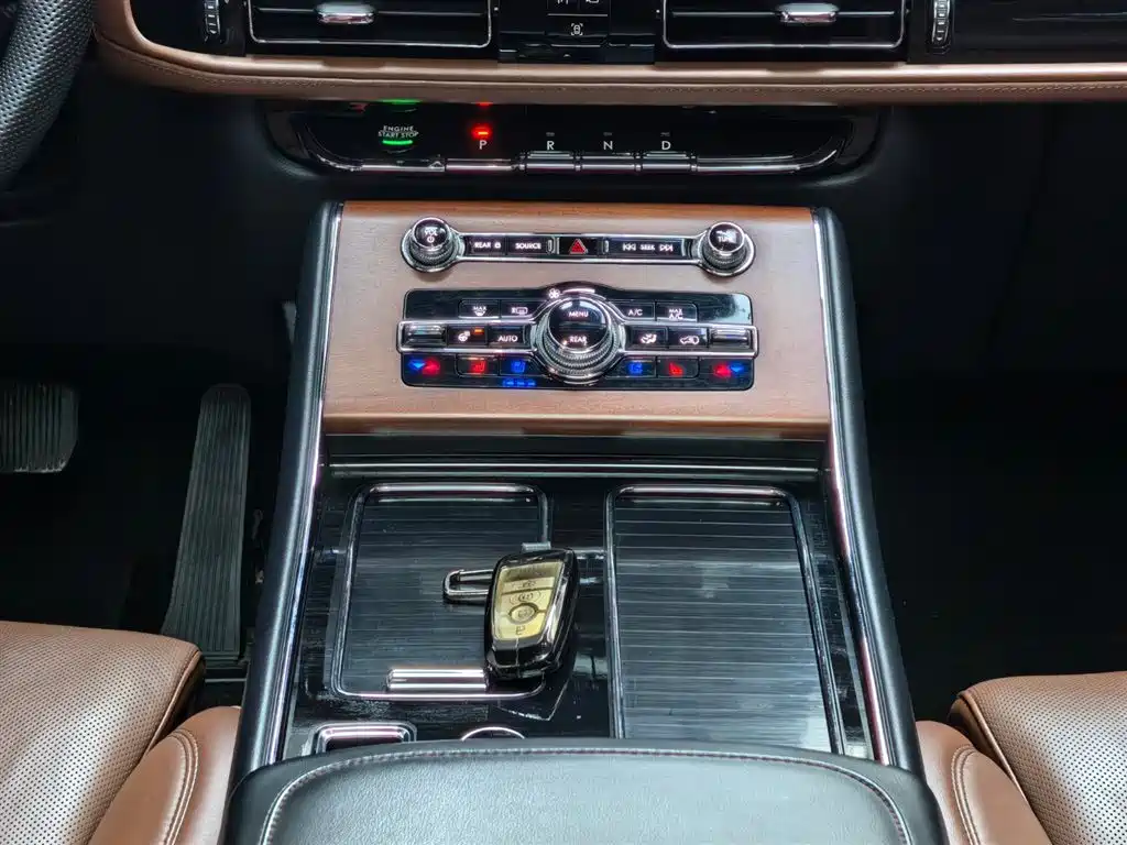 Lincoln Aviator 2021 — фото 15