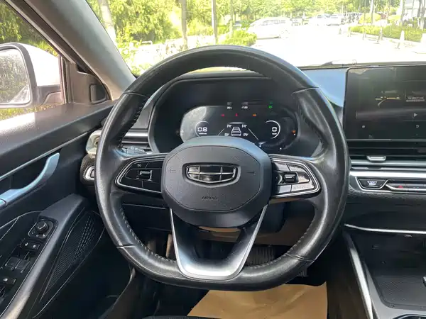 Geely Emgrand 2022
