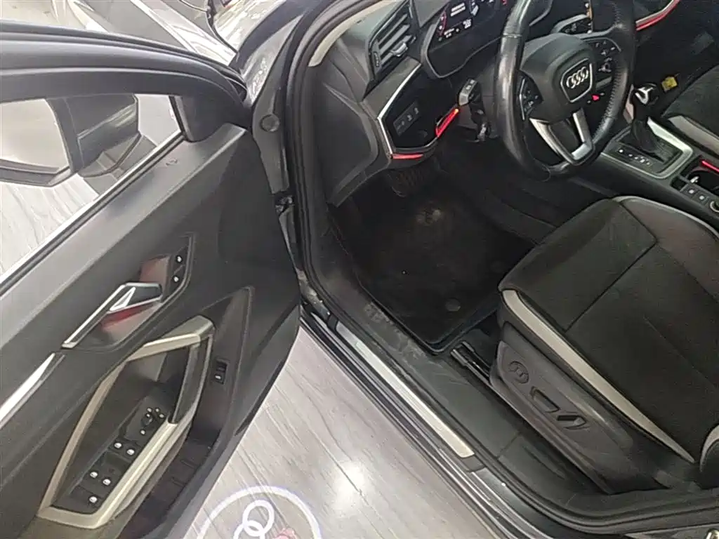 Audi Q3 2021 — фото 16