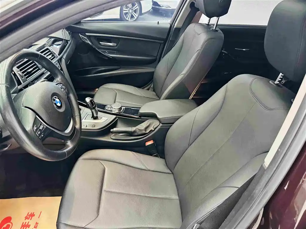 BMW 3 Series 2017 — фото 12