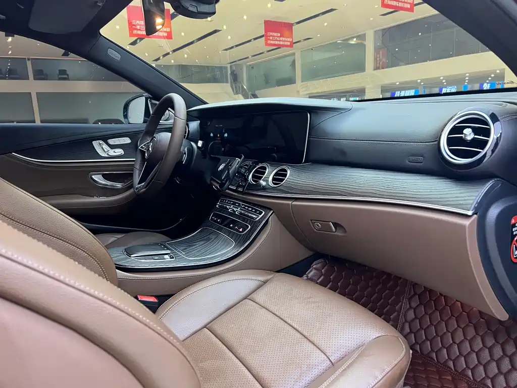 Mercedes-Benz E-Class 2022 — фото 16