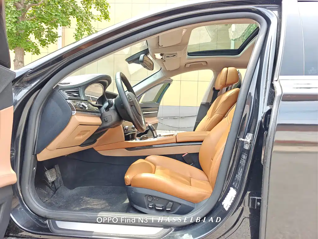 BMW 7 Series 2012 — фото 16