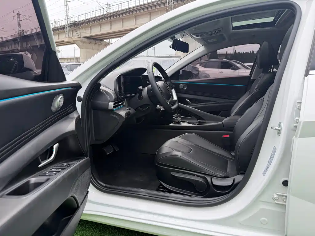 Hyundai Elantra 2023