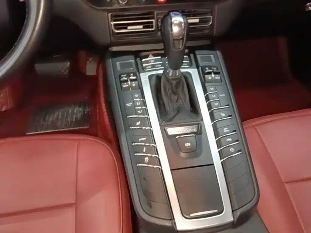Porsche Macan 2018 — фото 14