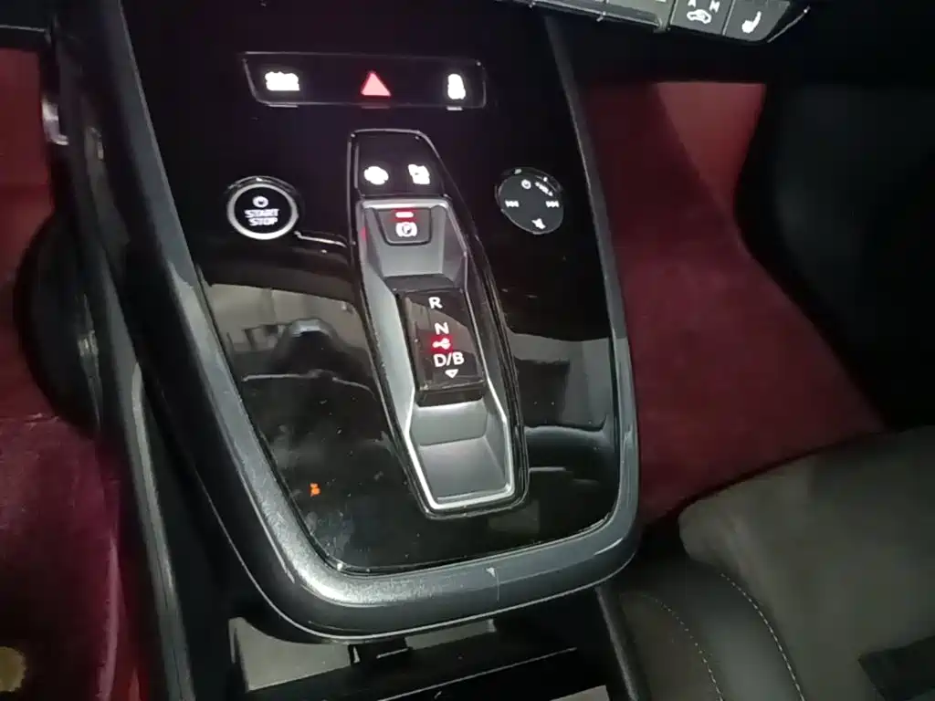 Audi Q4 E-Tron 2023 — фото 14