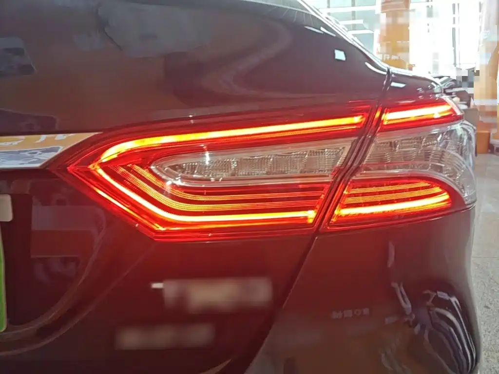 Toyota Camry 2018 — фото 8