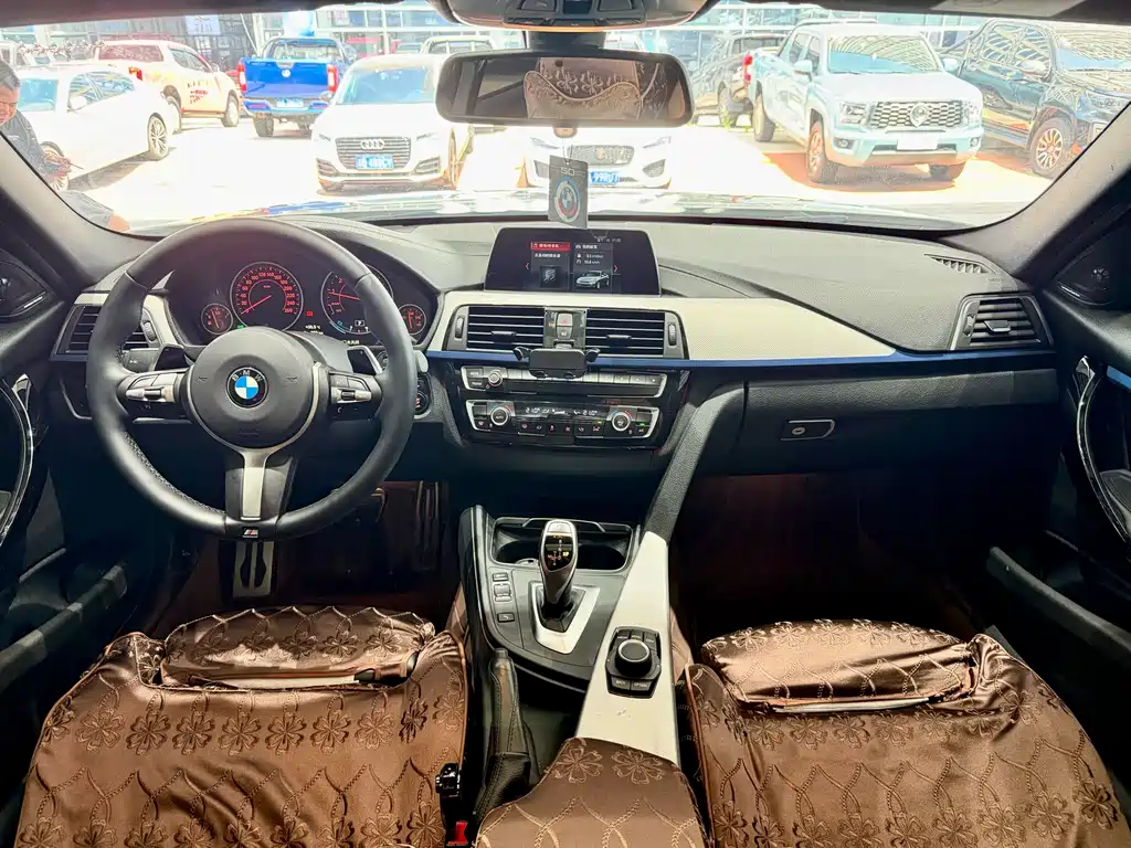 BMW 3 Series 2018 — фото 9
