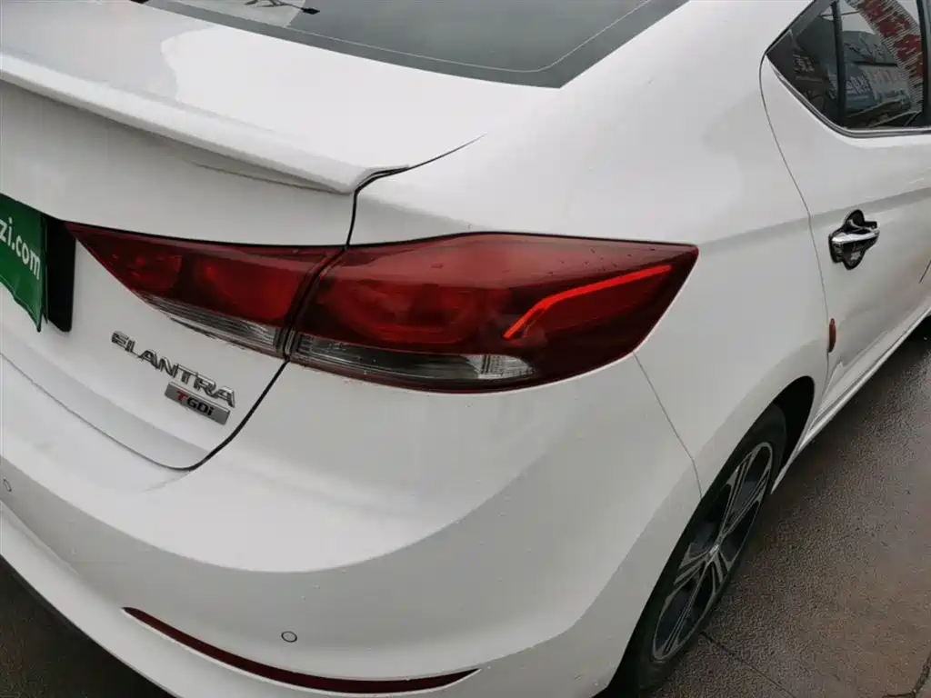 Hyundai Elantra 2018 — фото 8