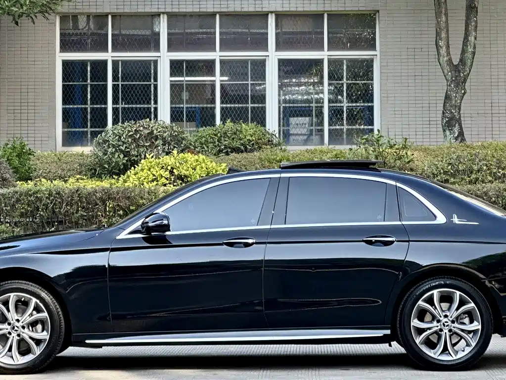Mercedes-Benz E-Class 2022 — фото 4