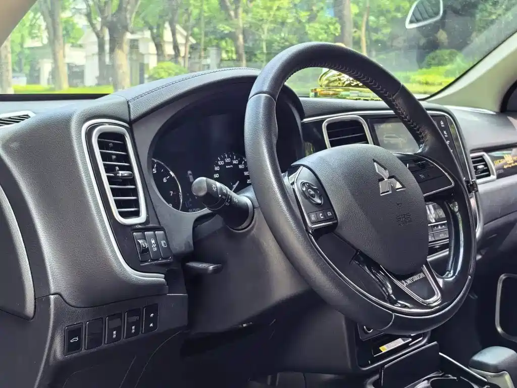 Mitsubishi Outlander 2021 — фото 15