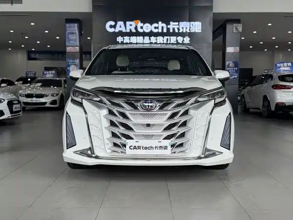 Toyota Granvia 2023