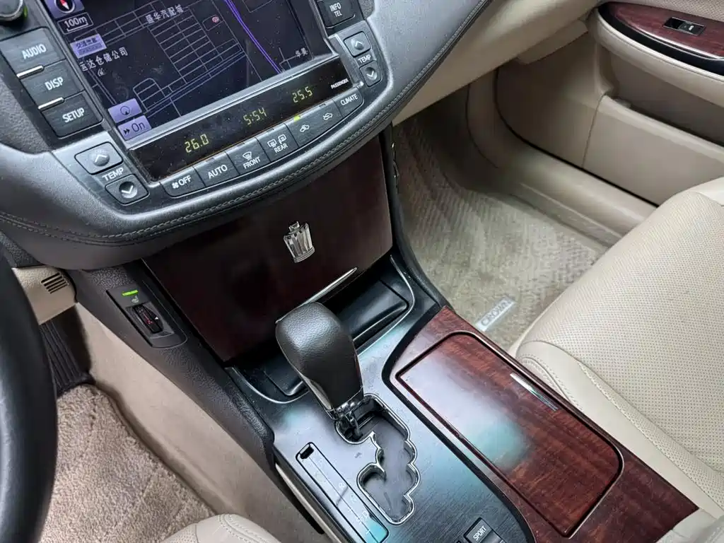 Toyota Crown 2011 — фото 14