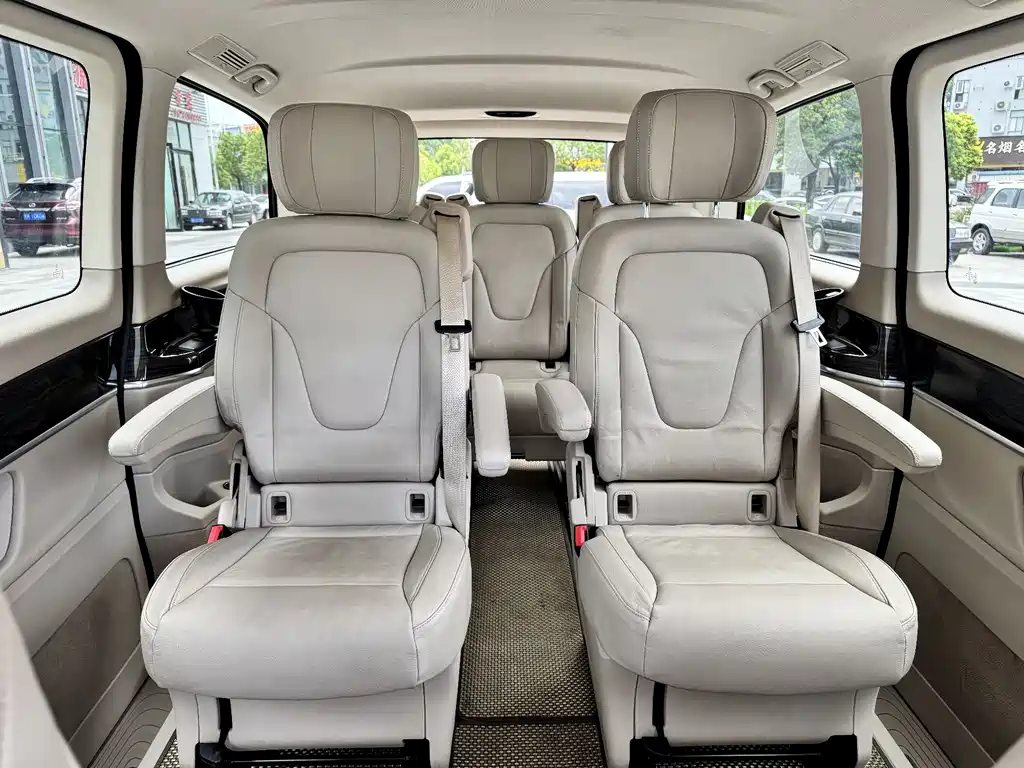Mercedes-Benz V-Class 2017 — фото 10