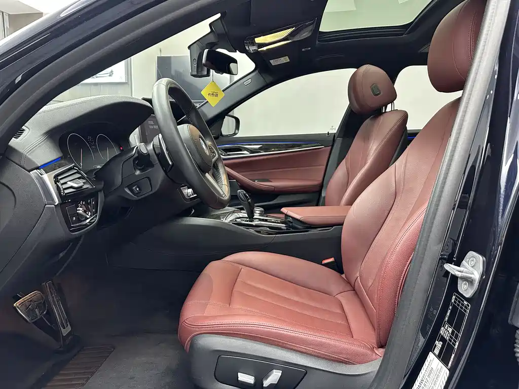 BMW 5 Series 2018 — фото 10