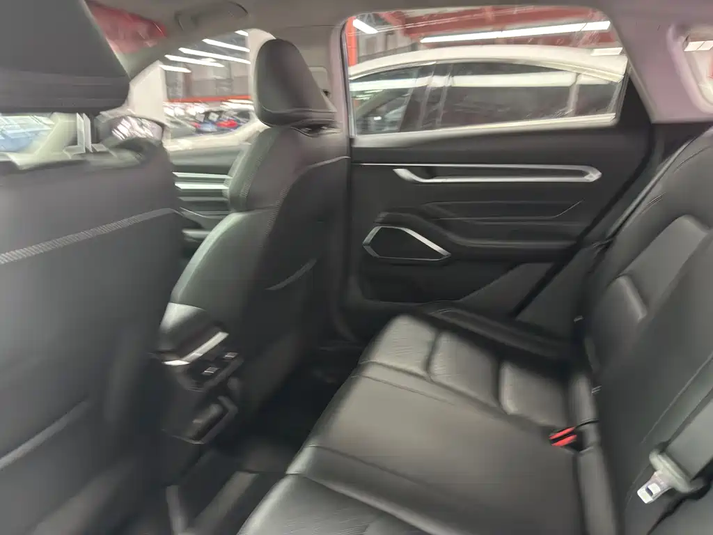 Geely Emgrand 2023
