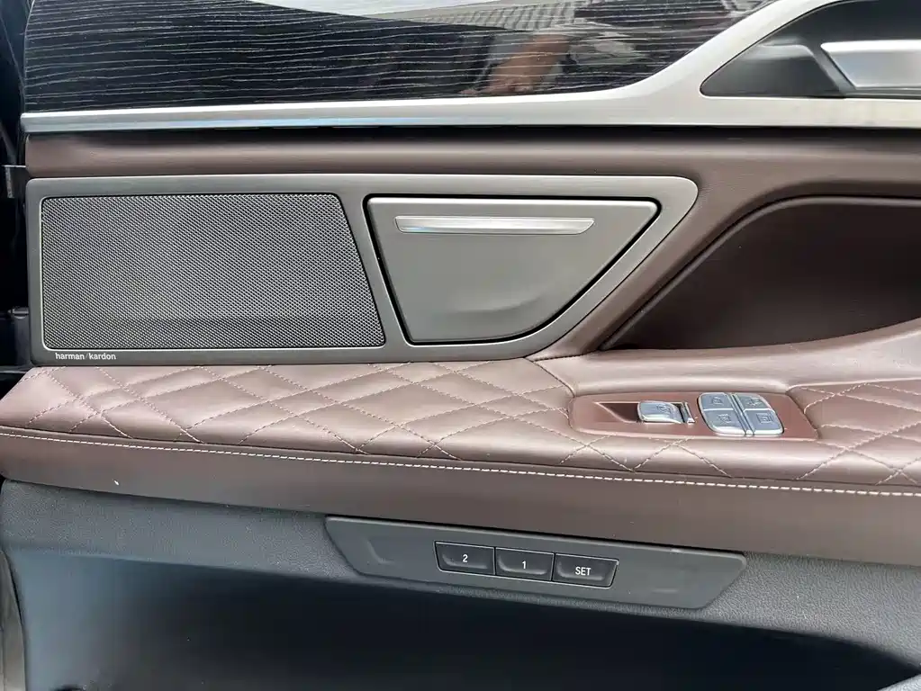 BMW 7 Series 2020 — фото 4