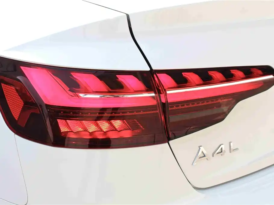 Audi A4L 2023 — фото 8