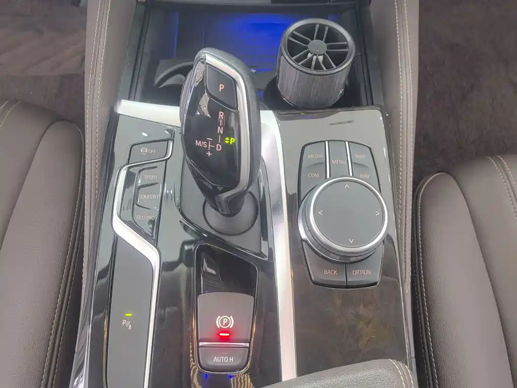 BMW 5 Series 2019 — фото 17