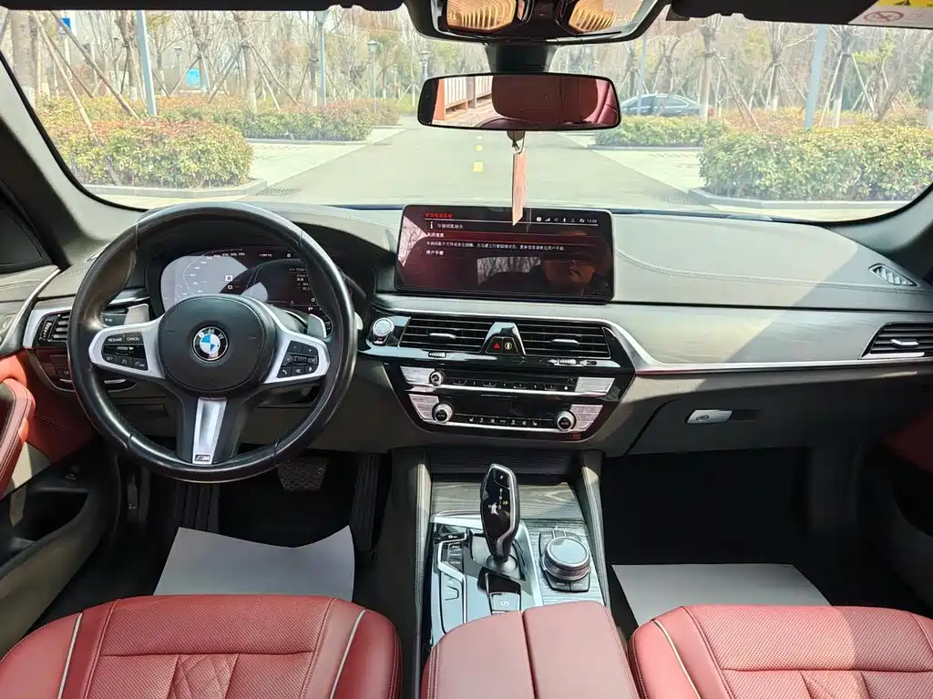 BMW 5 Series 2021 — фото 12
