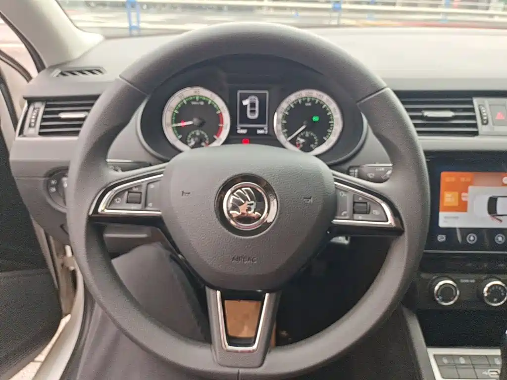 Skoda Octavia 2022 — фото 11