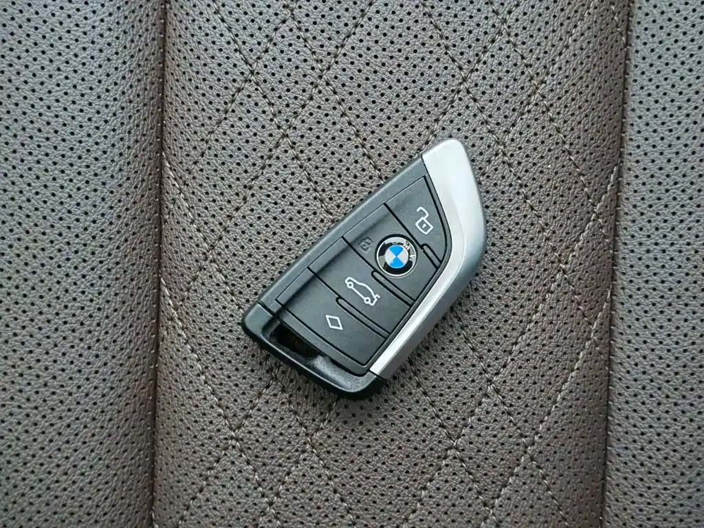 BMW 3 Series 2024 — фото 17