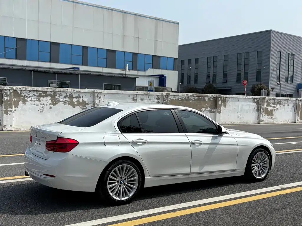 BMW 3 Series 2018 — фото 6