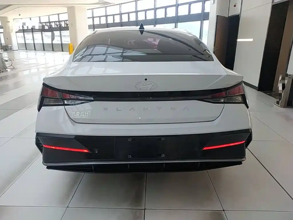 Hyundai Elantra 2024