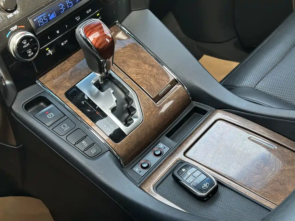 Toyota Alphard 2017 — фото 11