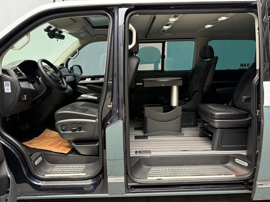 Volkswagen Multivan 2017 — фото 10