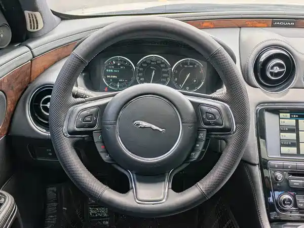 Jaguar XJ 2016