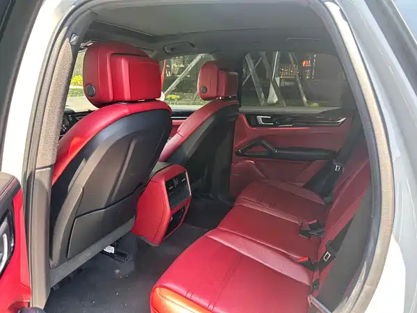 Porsche Cayenne 2022