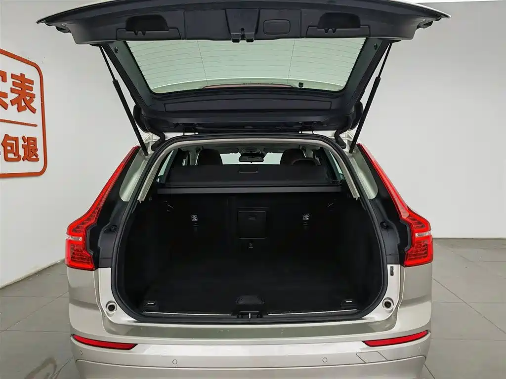 Volvo XC60 2018 — фото 16