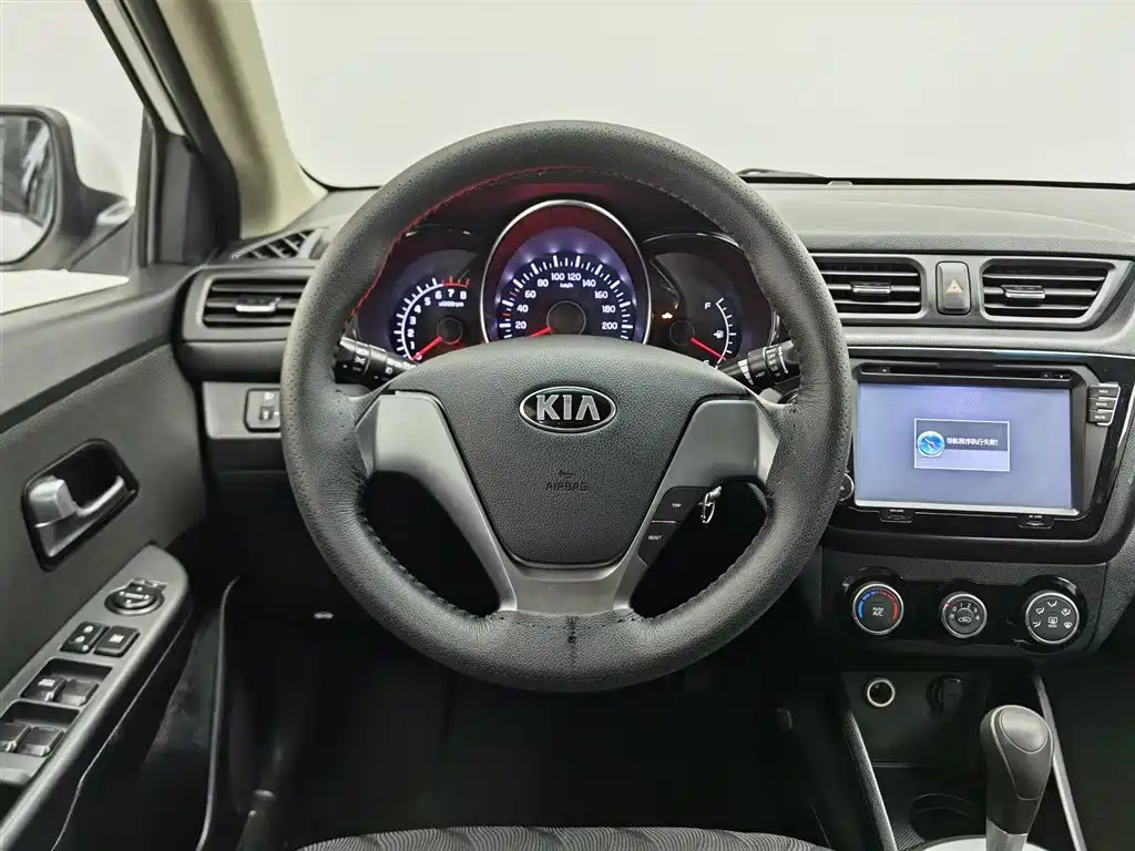 Kia K2 2015 — фото 11