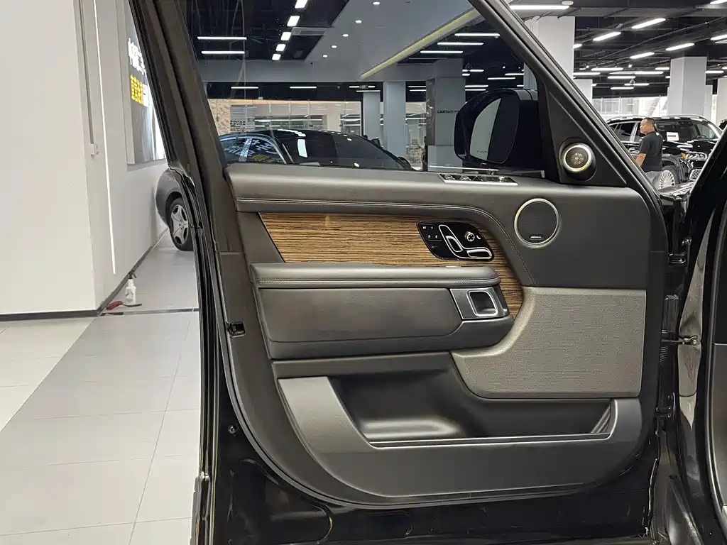 Land Rover Range Rover 2019 — фото 11