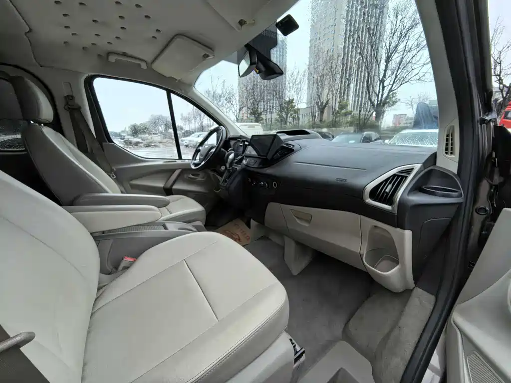 Ford Tourneo 2017 — фото 11