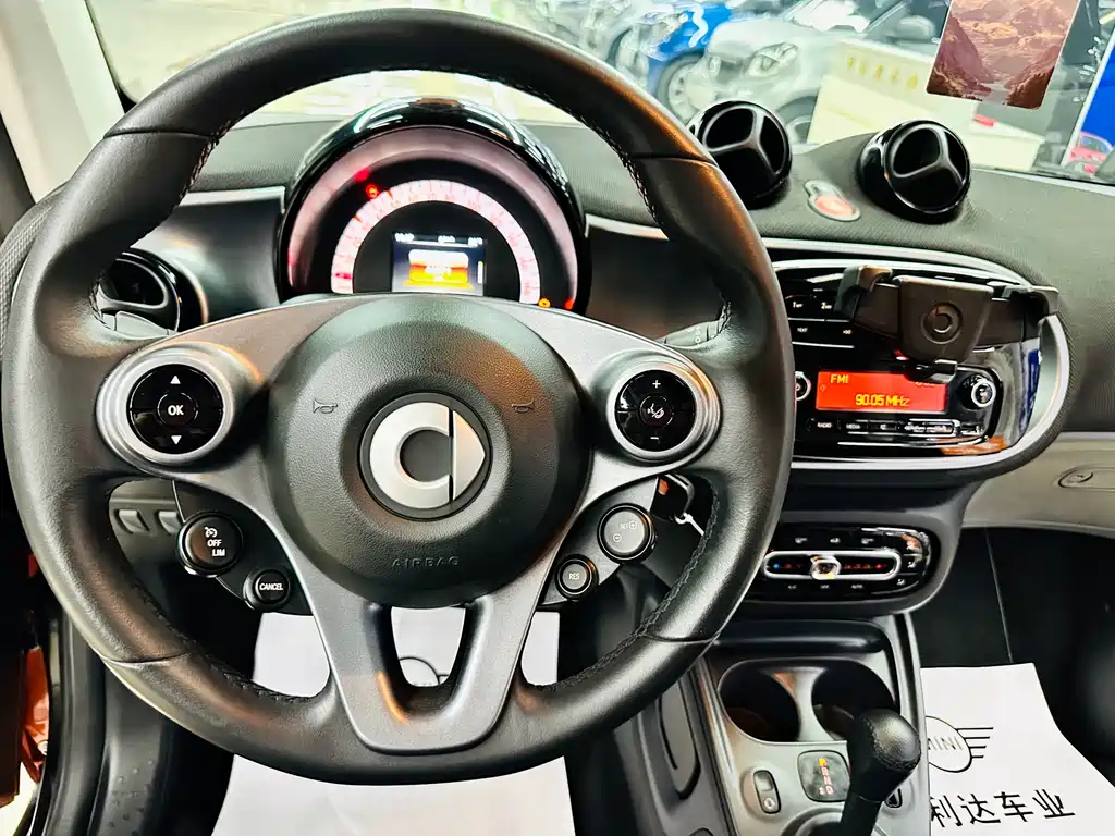 smart Fortwo 2018 — фото 40