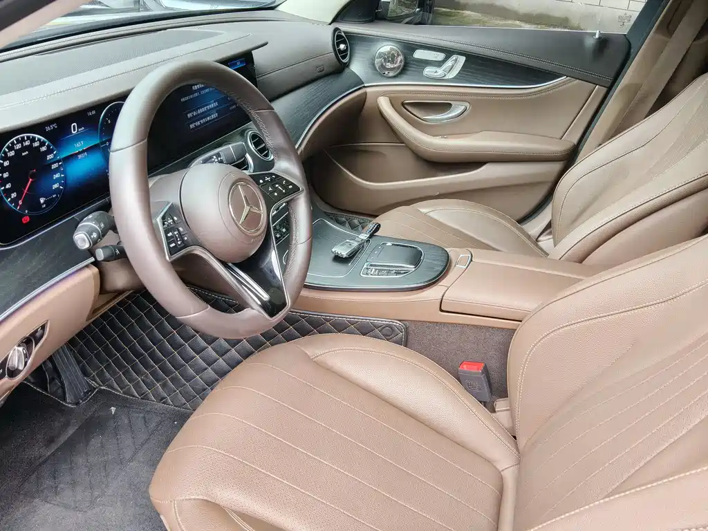 Mercedes-Benz E-Class 2023 — фото 10