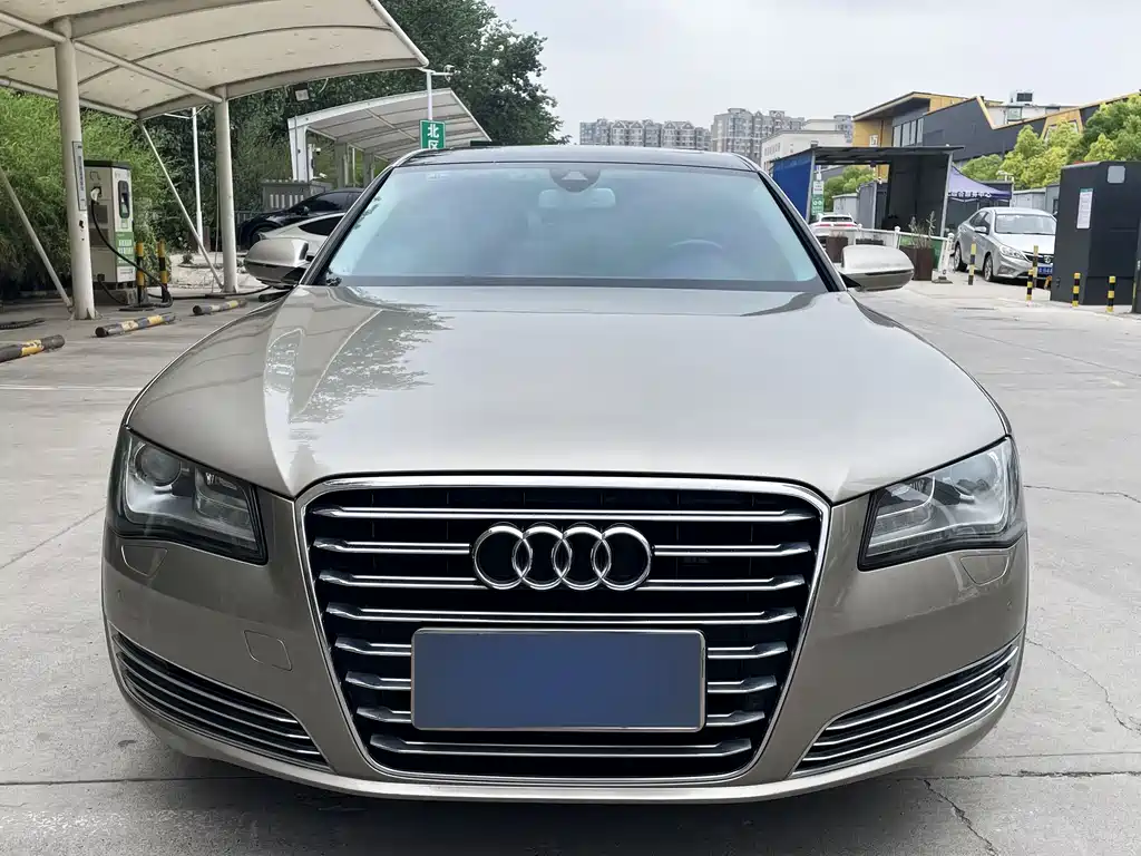 Audi A8 2014 — фото 2