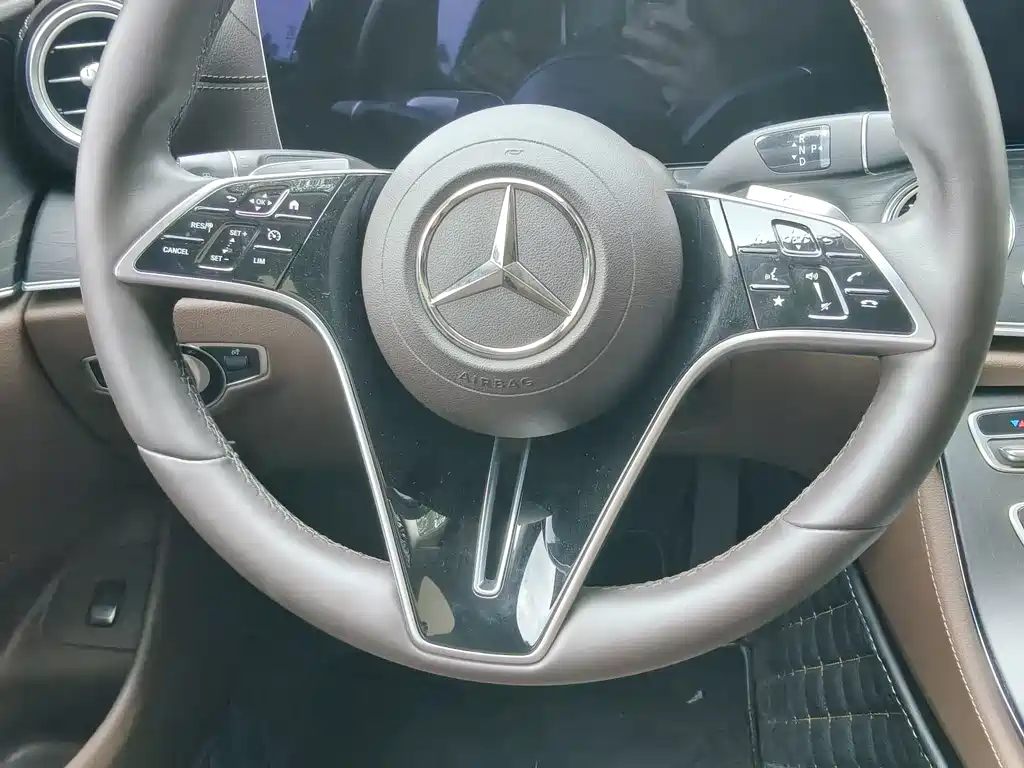 Mercedes-Benz E-Class 2023 — фото 13
